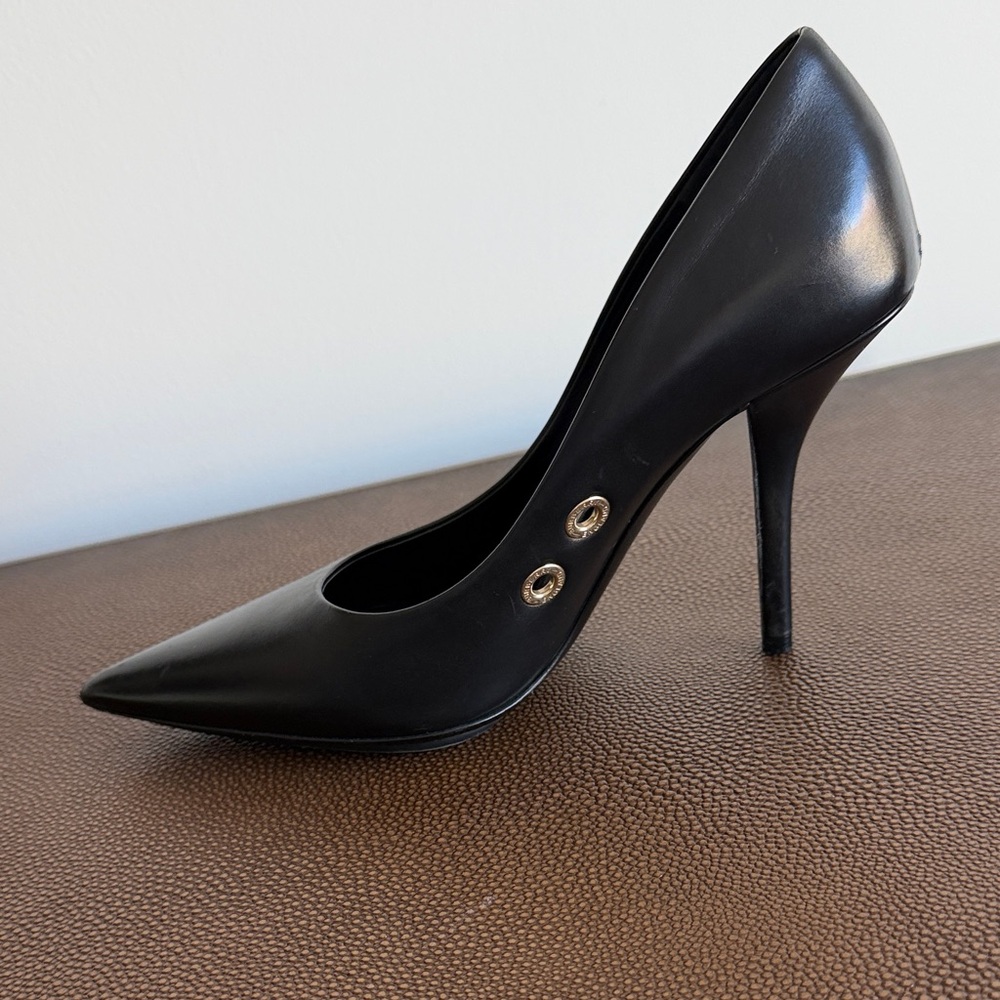 Burberry Classic Black Stiletto Pumps - Picture 10 of 11